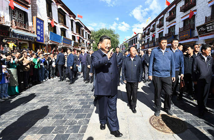 先后来到位于拉萨市的哲蚌寺